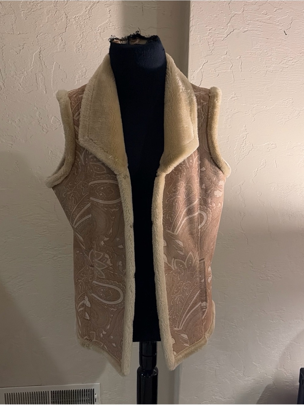 Coldwater Creek Women's Vest Size M Beige  Pile Lined 2 Pockets